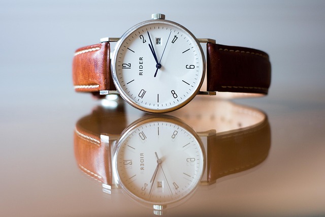 Fotografia de um relógio elegante com detalhes refinados